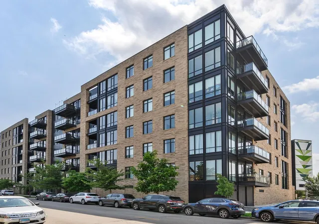 Photo 1 of Condo for sale at 1701 W Webster Ave #602, Chicago, IL 60614 | MLS# 12750536 | Listing updated on 2026-09-30