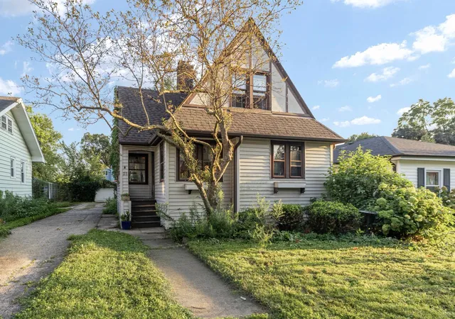 Photo 1 of Single family home for sale at 35 W Maple Ave, Roselle, IL 60172 | MLS# 12750546 | Listing updated on 2026-09-12