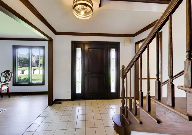 Photo 3 of Single family home for sale at 6723 Kingswood Rd, Willowbrook, IL 60527 | MLS# 12750556 | Listing updated on 2026-09-21