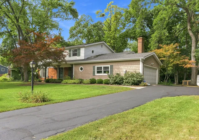 Photo 3 of Single family home for sale at 3n922 Ferson Crk Rd, St. Charles, IL 60174 | MLS# 12750570 | Listing updated on 2026-09-16