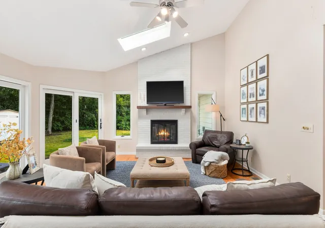 Photo 4 of Single family home for sale at 3n922 Ferson Crk Rd, St. Charles, IL 60174 | MLS# 12750570 | Listing updated on 2026-10-29
