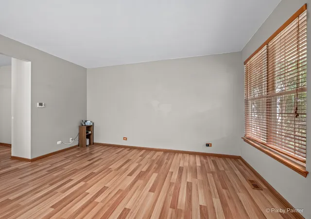 Photo 3 of Single family home for sale at 754 Golden Oak Cir, Crystal Lake, IL 60014 | MLS# 12750574 | Listing updated on 2026-09-27