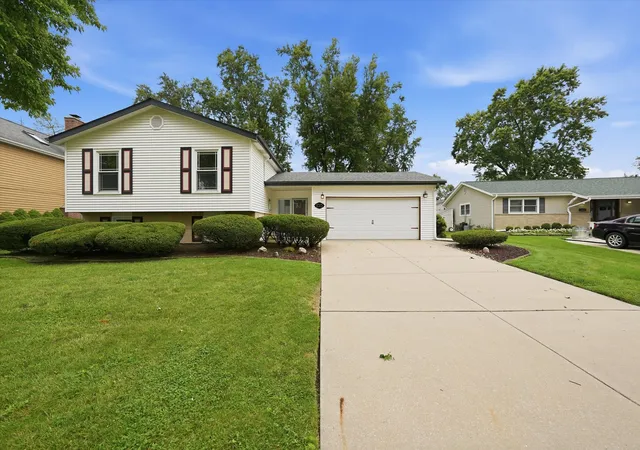 Photo 1 of Single family home for sale at 1025 Belair Dr, Darien, IL 60561 | MLS# 12750585 | Listing updated on 2026-09-26