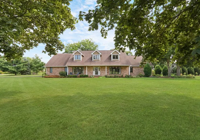 Photo 1 of Single family home for sale at 2 Essex Ct, Hawthorn Woods, IL 60047 | MLS# 12750591 | Listing updated on 2026-10-07