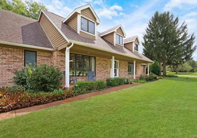 Photo 2 of Single family home for sale at 2 Essex Ct, Hawthorn Woods, IL 60047 | MLS# 12750591 | Listing updated on 2026-10-07