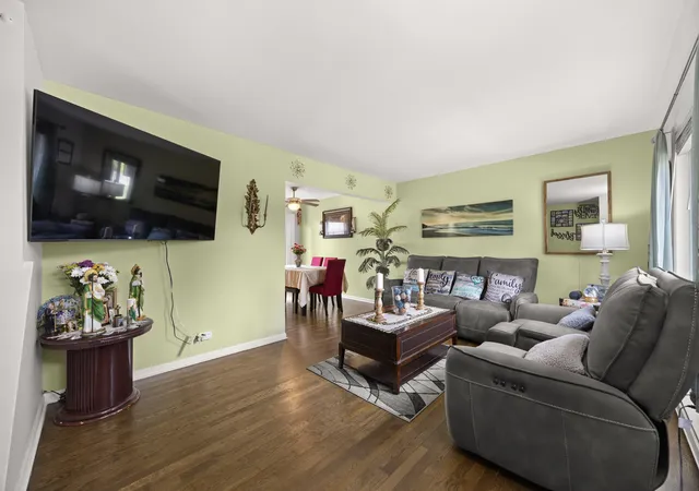 Photo 1 of Townhouse for sale at 1s137 Eliot Ln, Villa Park, IL 60181 | MLS# 12750600 | Listing updated on 2026-09-28