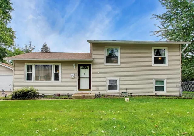 Photo 1 of Single family home for sale at 139 W Melody Ln, Woodstock, IL 60098 | MLS# 12750605 | Listing updated on 2026-09-04