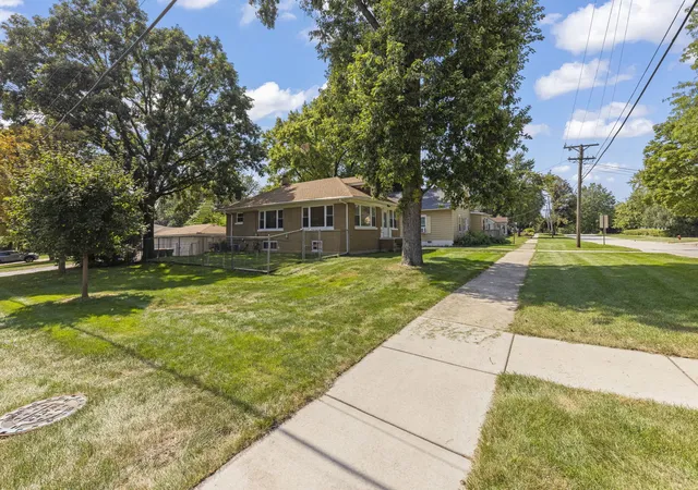 Photo 25 of Single family home for sale at 329 E 5th Street, Lockport, IL 60441 | MLS# 12750629 | Listing updated on 2026-09-10