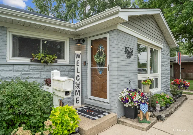 Photo 3 of Single family home for sale at 15255 Millard Ave, Midlothian, IL 60445 | MLS# 12750649 | Listing updated on 2026-10-01