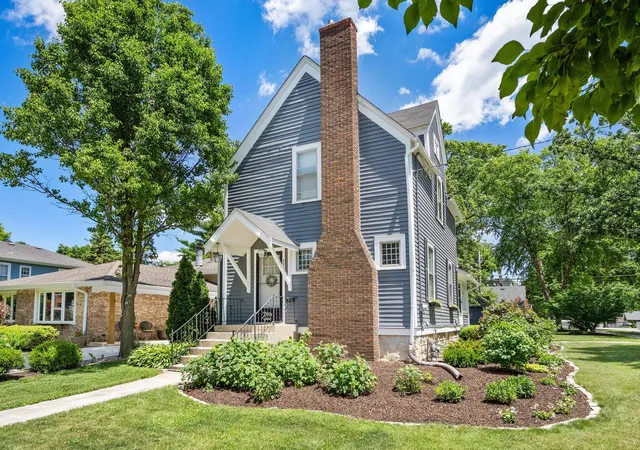 Photo 3 of Single family home for sale at 4541 Forest Ave, Downers Grove, IL 60515 | MLS# 12750656 | Listing updated on 2026-09-21