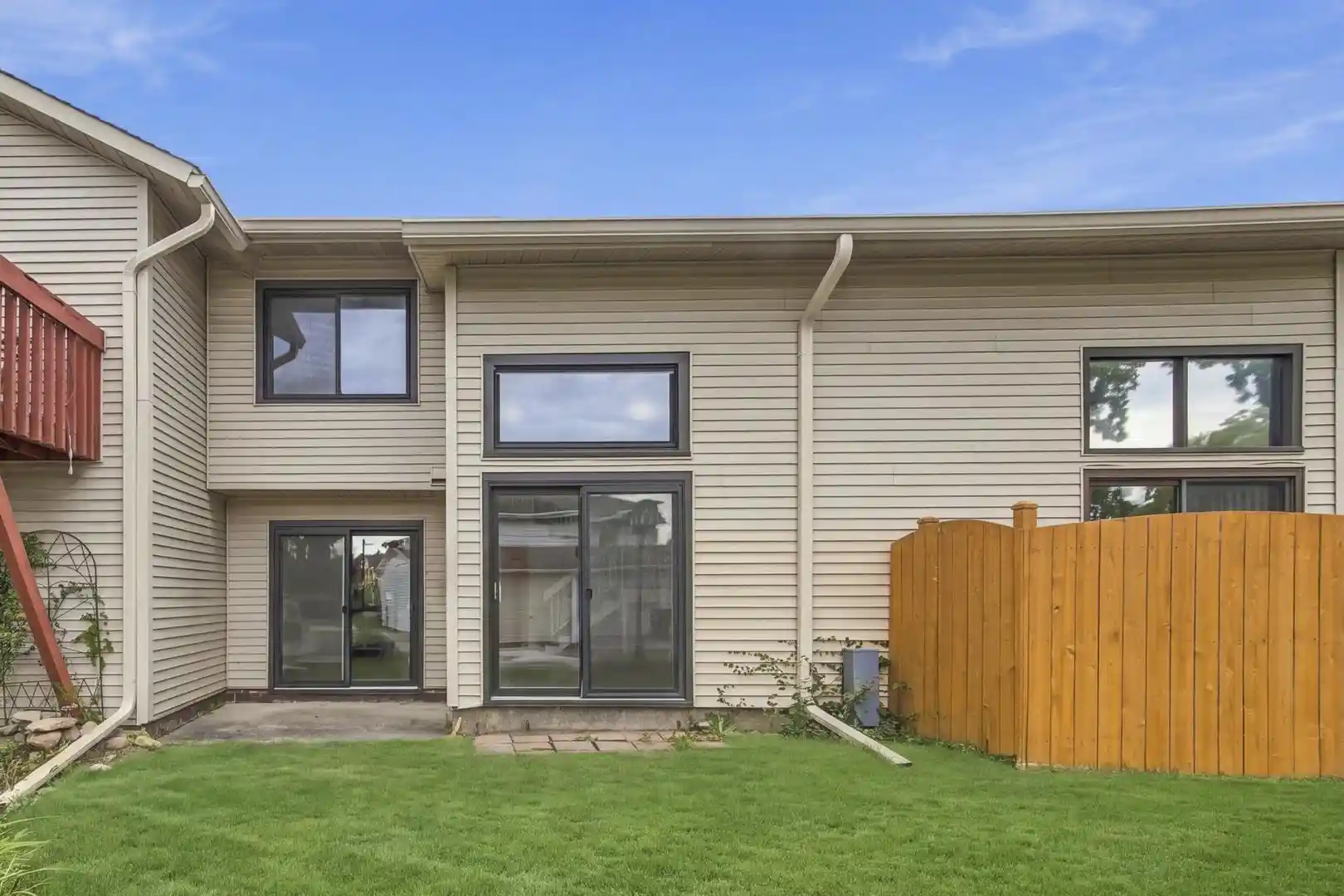 Listing Photo 2 - Condo for sale in 43 Constitution Ct located at 43 Constitution Ct, Vernon Hills, IL 60061 - Unit #43