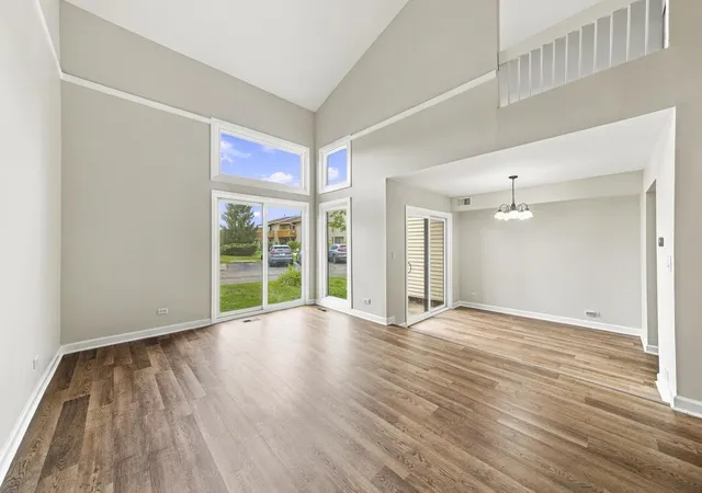 Listing Photo 4 - Condo for sale in building located at 43 Constitution Ct, Vernon Hills, IL 60061 - Unit #43