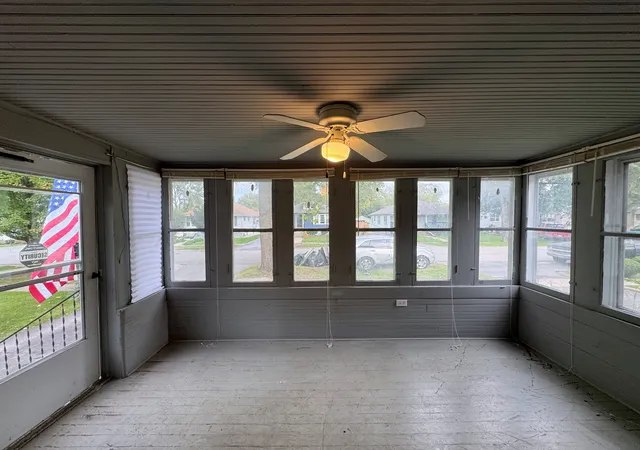 Photo 3 of Single family home for sale at 303 Davison St, Joliet, IL 60433 | MLS# 12750671 | Listing updated on 2026-10-11