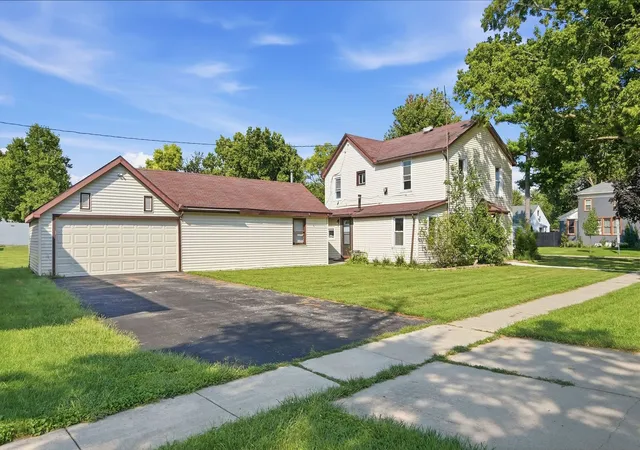 Photo 2 of Multi family home for sale at 109 E Mondamin St, Minooka, IL 60447 | MLS# 12750672 | Listing updated on 2026-09-13