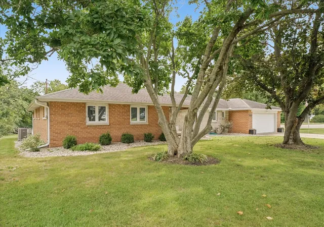 Photo 1 of Single family home for sale at 720 E High St, Farmer City, IL 61842 | MLS# 12750676 | Listing updated on 2026-10-21