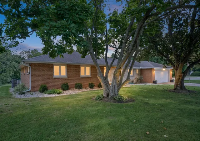 Photo 2 of Single family home for sale at 720 E High St, Farmer City, IL 61842 | MLS# 12750676 | Listing updated on 2026-10-21