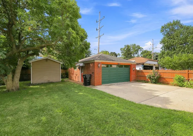 Photo 40 of Single family home for sale at 605 Oakton St, Park Ridge, IL 60068 | MLS# 12750679 | Listing updated on 2026-10-11