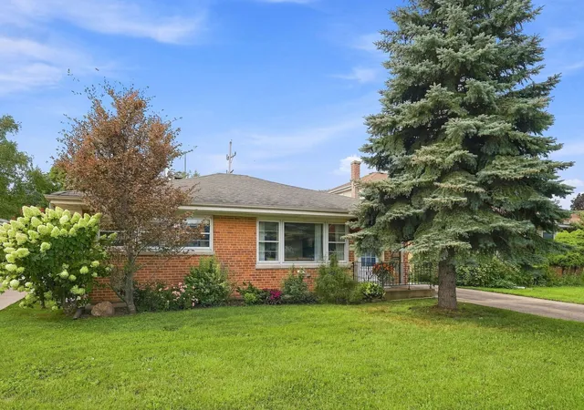 Photo 3 of Single family home for sale at 605 Oakton St, Park Ridge, IL 60068 | MLS# 12750679 | Listing updated on 2026-09-23
