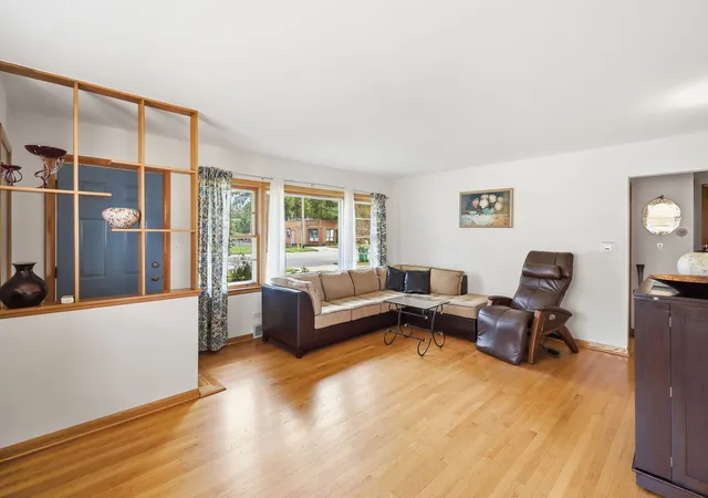 Photo 3 of Single family home for sale at 605 Oakton St, Park Ridge, IL 60068 | MLS# 12750679 | Listing updated on 2026-09-23