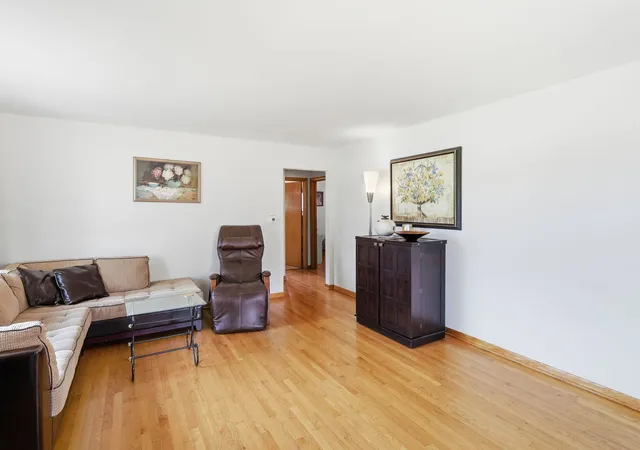Photo 4 of Single family home for sale at 605 Oakton St, Park Ridge, IL 60068 | MLS# 12750679 | Listing updated on 2026-09-23