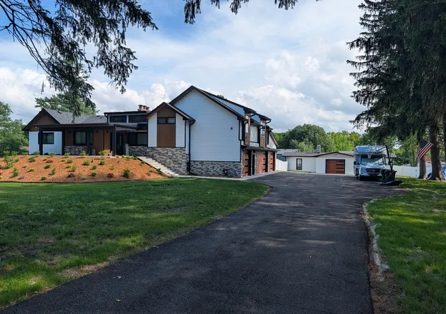 Photo 2 of Single family home for sale at 675 W Gilbert Rd, Palatine, IL 60067 | MLS# 12750692 | Listing updated on 2026-09-23