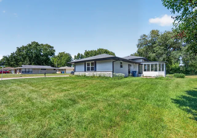 Photo 3 of Single family home for sale at 1701 Newton Dr, Morris, IL 60450 | MLS# 12750696 | Listing updated on 2026-10-06