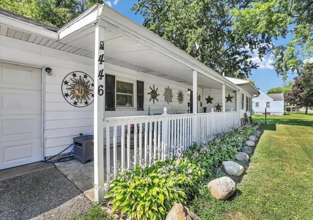 Photo 2 of Single family home for sale at 446 Chestnut St E, Paxton, IL 60957 | MLS# 12750703 | Listing updated on 2026-10-08