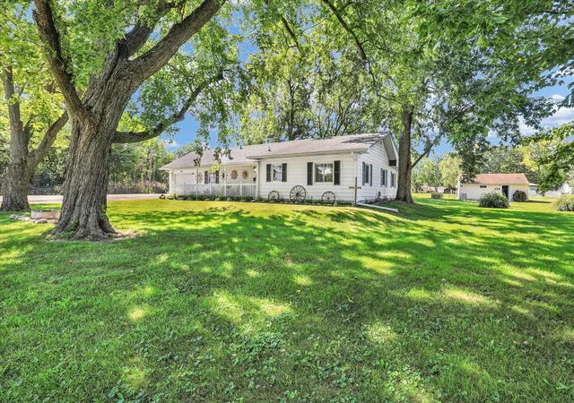 Photo 3 of Single family home for sale at 446 Chestnut St E, Paxton, IL 60957 | MLS# 12750703 | Listing updated on 2026-10-08