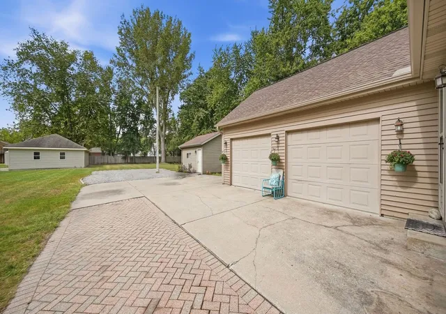 Photo 3 of Single family home for sale at 361 Oak St, Braidwood, IL 60408 | MLS# 12750705 | Listing updated on 2026-09-19