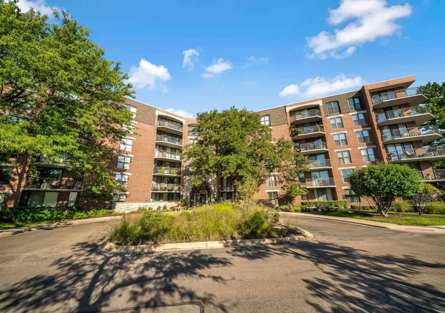 Photo 2 of Condo for sale at 511 Aurora Ave #513, Naperville, IL 60540 | MLS# 12750743 | Listing updated on 2026-09-21