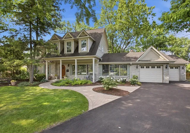 Photo 2 of Mansion for sale at 2501 Robincrest Ln, Glenview, IL 60025 | MLS# 12750763 | Listing updated on 2026-09-14