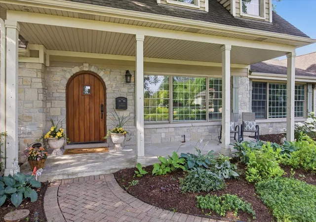 Photo 3 of Mansion for sale at 2501 Robincrest Ln, Glenview, IL 60025 | MLS# 12750763 | Listing updated on 2026-09-14