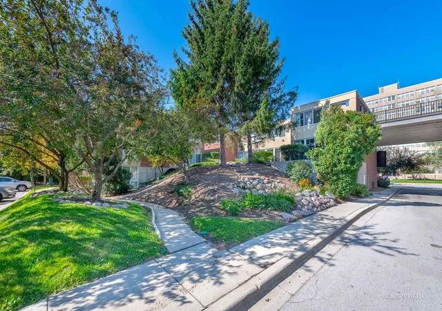 Photo 4 of Townhouse for sale at 3143 S Michigan Ave, Chicago, IL 60616 | MLS# 12750775 | Listing updated on 2026-09-16