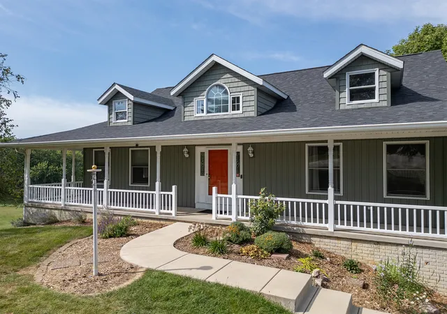 Photo 2 of Sale Pending at 906 Ridgeview Ct, Sherrard, IL 61281 | MLS# 12750798 | Listing updated on 2026-09-23