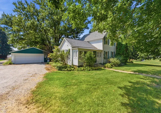 Photo 3 of Single family home for sale at 615 Sycamore St, New Windsor, IL 61465 | MLS# 12750800 | Listing updated on 2026-09-23
