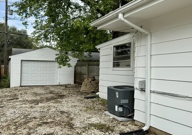 Photo 3 of Single family home for sale at 914 W Maple St, Champaign, IL 61821 | MLS# 12750802 | Listing updated on 2026-10-07