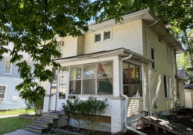 Photo 1 of Single family home for sale at 711 W California Ave, Urbana, IL 61801 | MLS# 12750809 | Listing updated on 2026-10-06