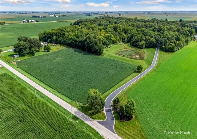 Photo 3 of Single family home for sale at 9111 Huber Rd, Belvidere, IL 61008 | MLS# 12750836 | Listing updated on 2026-09-14