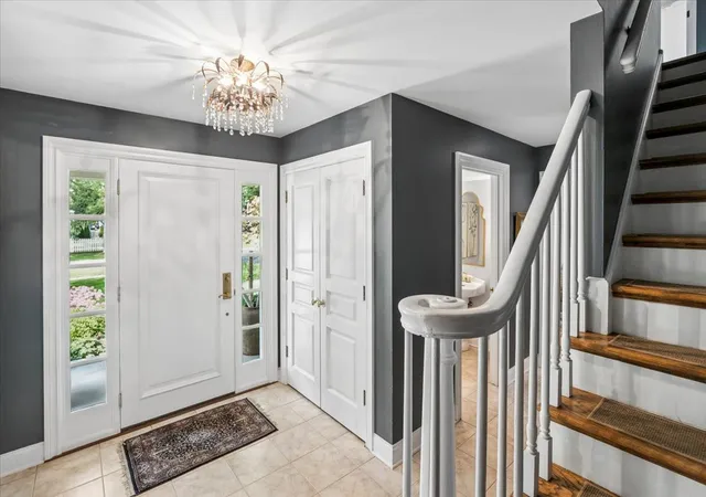 Photo 3 of Single family home for sale at 455 W Hawthorne Ct, Lake Bluff, IL 60044 | MLS# 12750837 | Listing updated on 2026-09-17