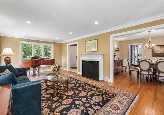 Photo 4 of Single family home for sale at 455 W Hawthorne Ct, Lake Bluff, IL 60044 | MLS# 12750837 | Listing updated on 2026-09-17