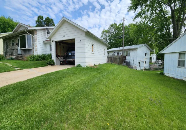 Photo 2 of Single family home for sale at 1251 W Staver St, Freeport, IL 61032 | MLS# 12750841 | Listing updated on 2026-09-24