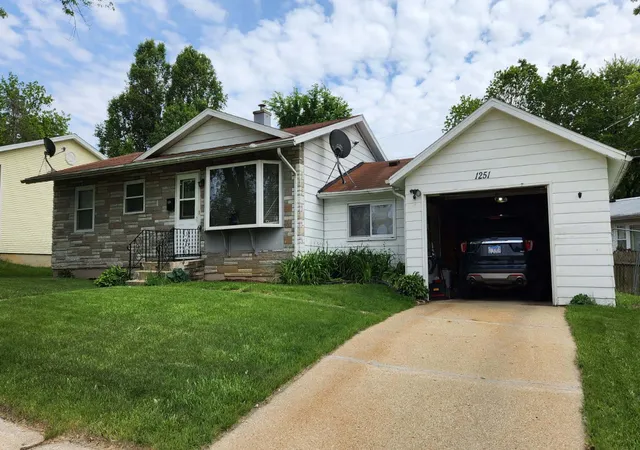 Photo 3 of Single family home for sale at 1251 W Staver St, Freeport, IL 61032 | MLS# 12750841 | Listing updated on 2026-09-24
