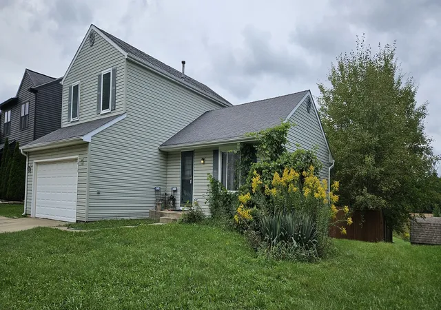Photo 2 of Single family home for sale at 419 Kensington Dr, Streamwood, IL 60107 | MLS# 12750851 | Listing updated on 2026-10-02