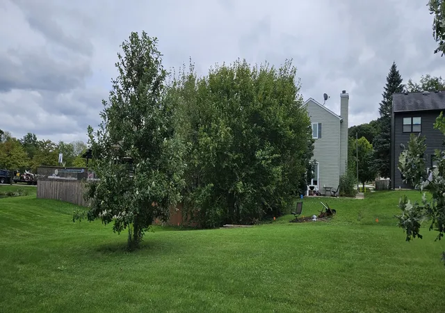 Photo 4 of Single family home for sale at 419 Kensington Dr, Streamwood, IL 60107 | MLS# 12750851 | Listing updated on 2026-10-02