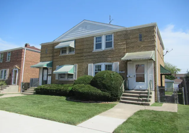 Photo 2 of Townhouse for sale at 5143 S Austin Ave #5143, Chicago, IL 60638 | MLS# 12750863 | Listing updated on 2026-09-09