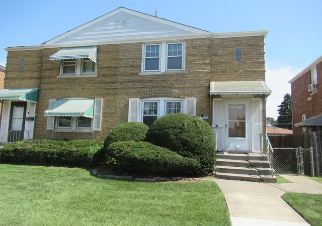 Photo 3 of Townhouse for sale at 5143 S Austin Ave #5143, Chicago, IL 60638 | MLS# 12750863 | Listing updated on 2026-09-09