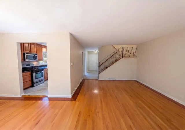 Photo 3 of Single family home for sale at 270 N Dover Ln, Des Plaines, IL 60018 | MLS# 12750904 | Listing updated on 2026-10-05