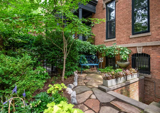 Photo 3 of Sale Pending at 2233 N Burling St, Chicago, IL 60614 | MLS# 12750915 | Listing updated on 2026-09-23