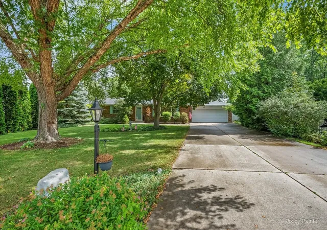 Photo 2 of Single family home for sale at 318 E Blackberry Ln, Yorkville, IL 60560 | MLS# 12750917 | Listing updated on 2026-09-23