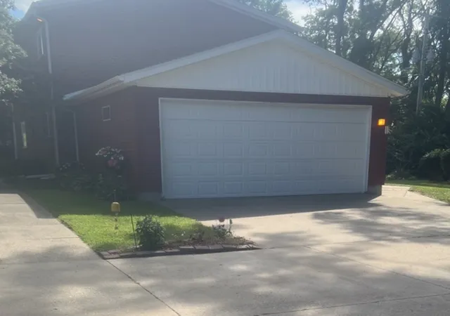 Photo 3 of Sale Pending at 1313 9th Street #A, Moline, IL 61265 | MLS# 12750921 | Listing updated on 2026-09-17
